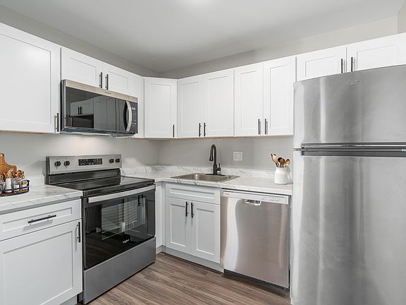 2nd image of 1 Maryland Cir #T-14