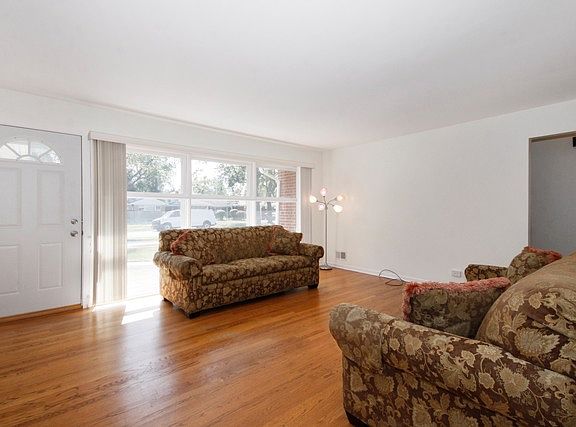 2nd image of 4048 W Arnold Pl