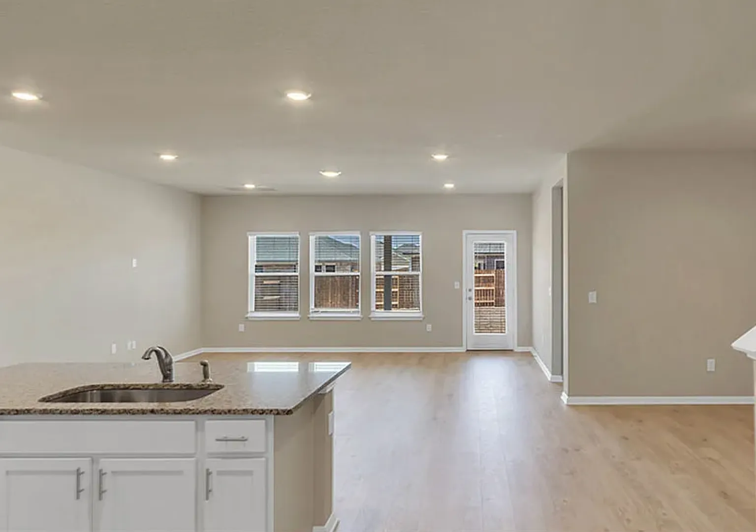 4 bed, 2530 sqft, $2,505 — Photo 3