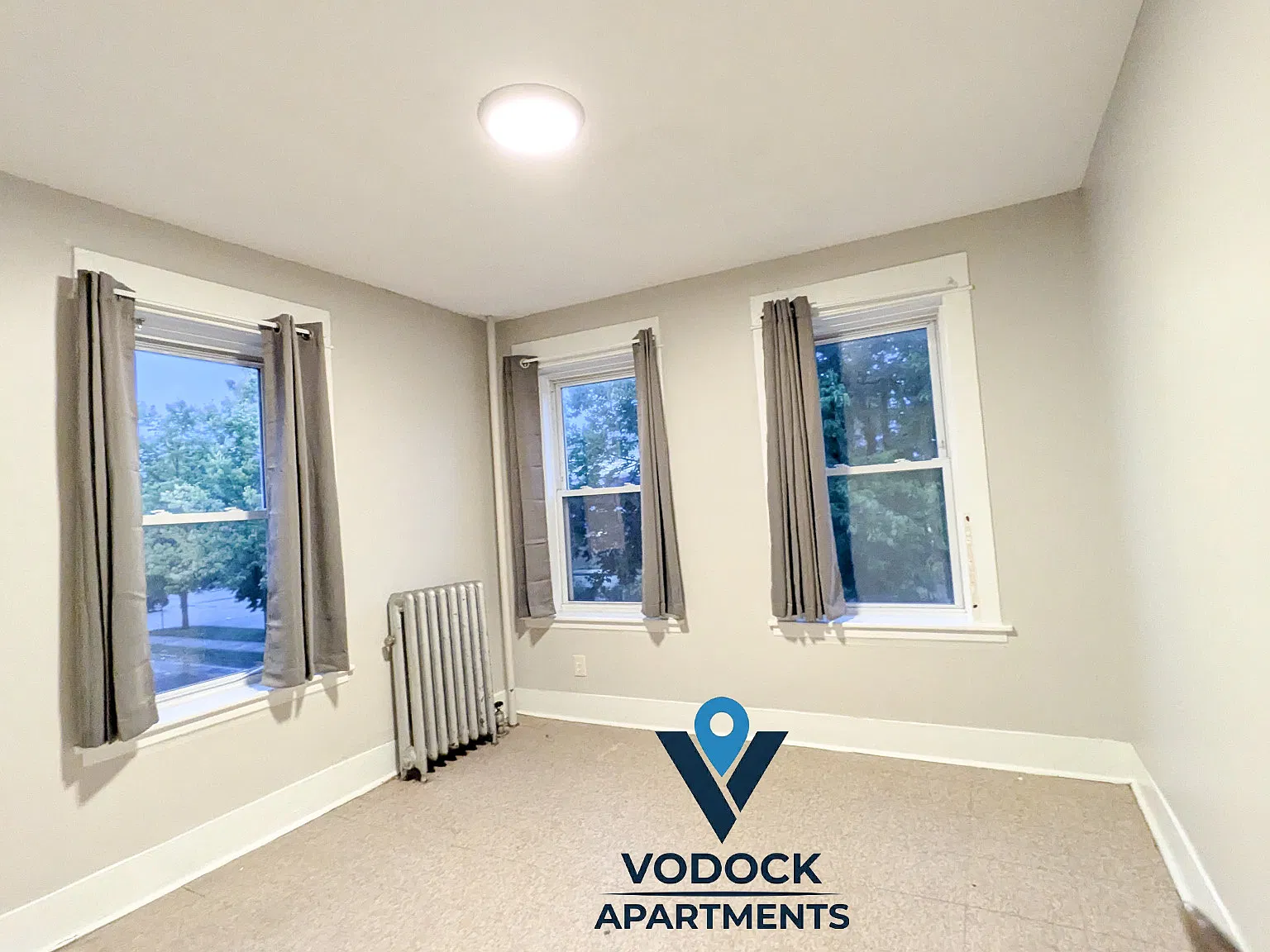 3 bed, 1000 sqft, $1,900 — Photo 1