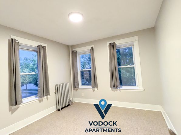 529 Union St APT 2R