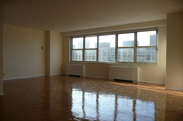 Rented by R&R Realty Partner, Inc. | media 12