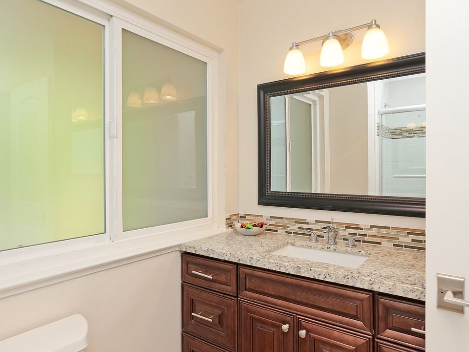 1st image of 550 Leahy St