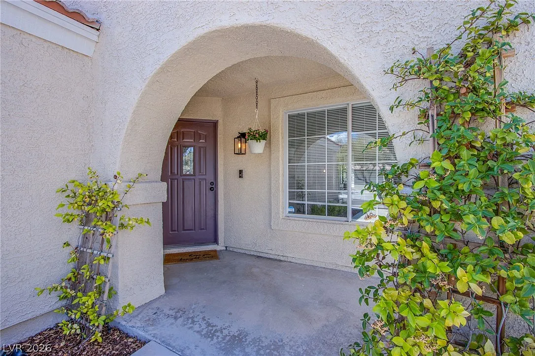 3 bed, 2.0 bath, 1259 sqft, $2,170 — Photo 2