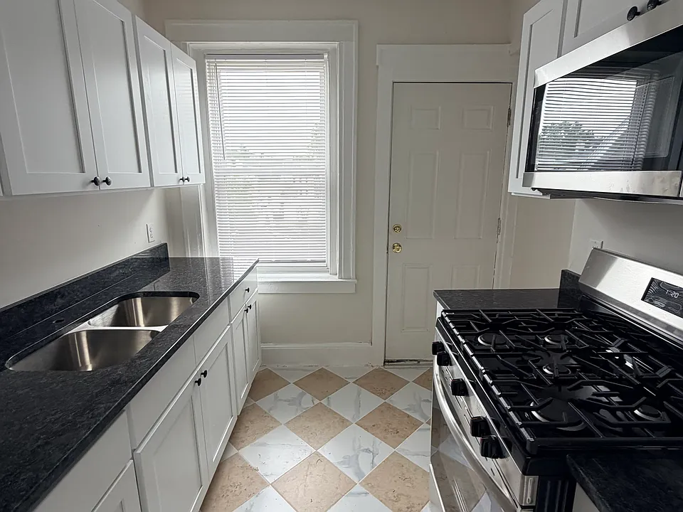 293 Norton St #C7-0