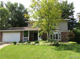 3804 Summerview Dr, Saint Charles, MO 63304