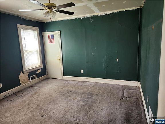 4th image of 5 Locust St