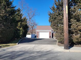 93 King Rd, Rocky Point, NY 11778