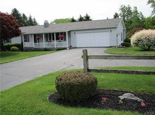 25 Valley View Dr, Oswego, NY 13126