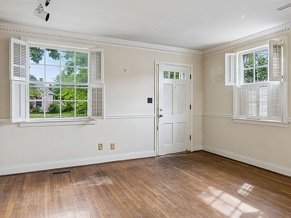 5th image of 756 Benton Ave
