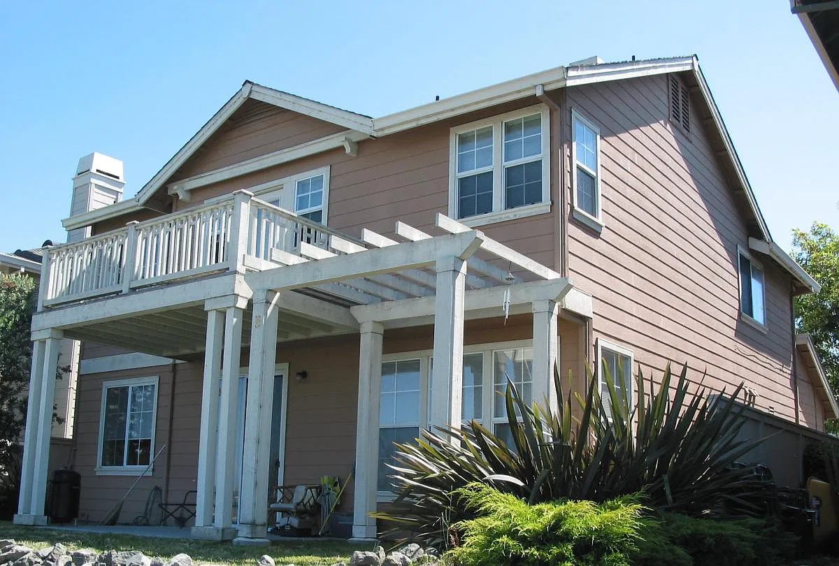 4 bed, 2.5 bath, 2540 sqft, $7,975 — Photo 3