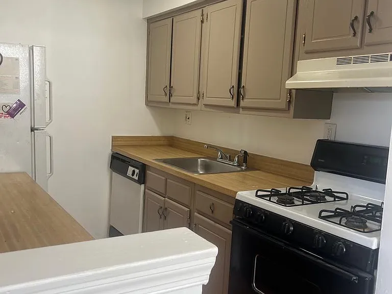 521 Corinthian Ave — Photo 4