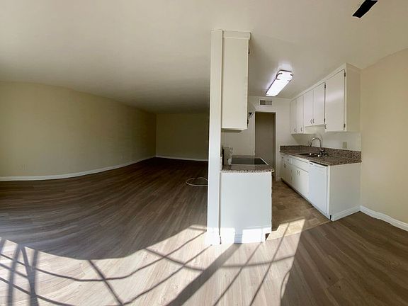 5th image of 5204 Yarmouth Ave APT 327