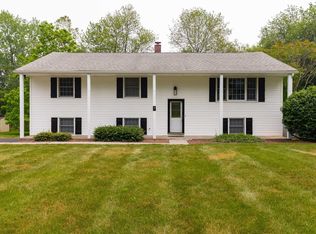 7 Split Tree Dr, Wappingers Falls, NY 12590