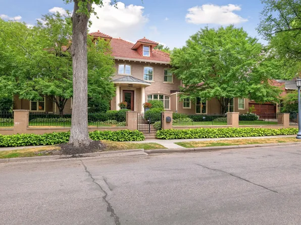 1724 Summit Ave, Minneapolis, MN 55403