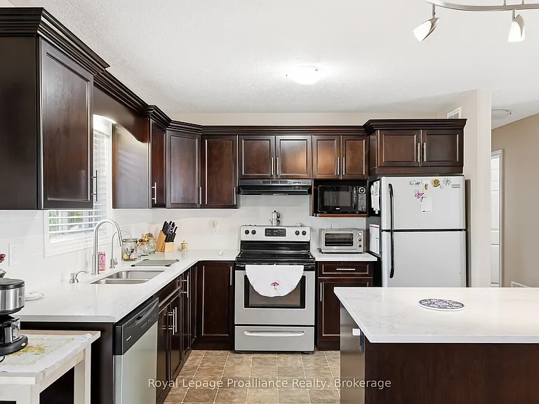 23 Fox Den Dr — Photo 10