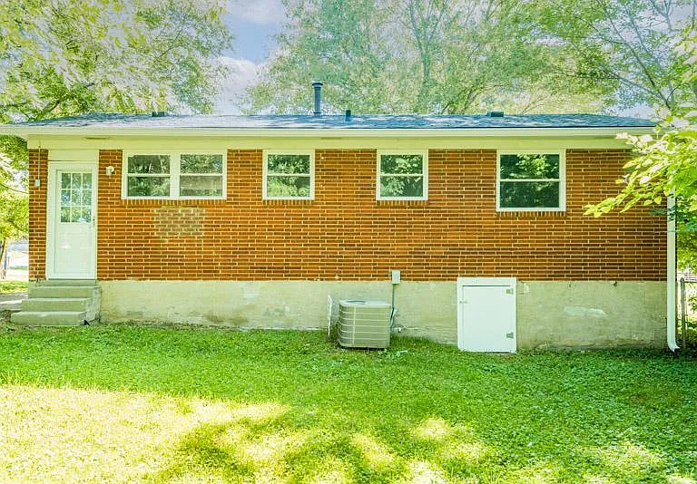 9102 Maiden Ct — Photo 2