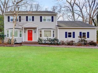 2 Peace Ln, East Setauket, NY 11733