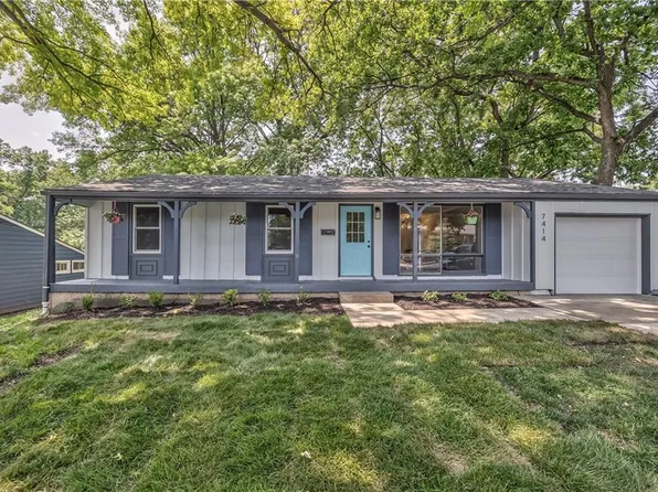 7414 Riggs Ln, Overland Park, KS 66204