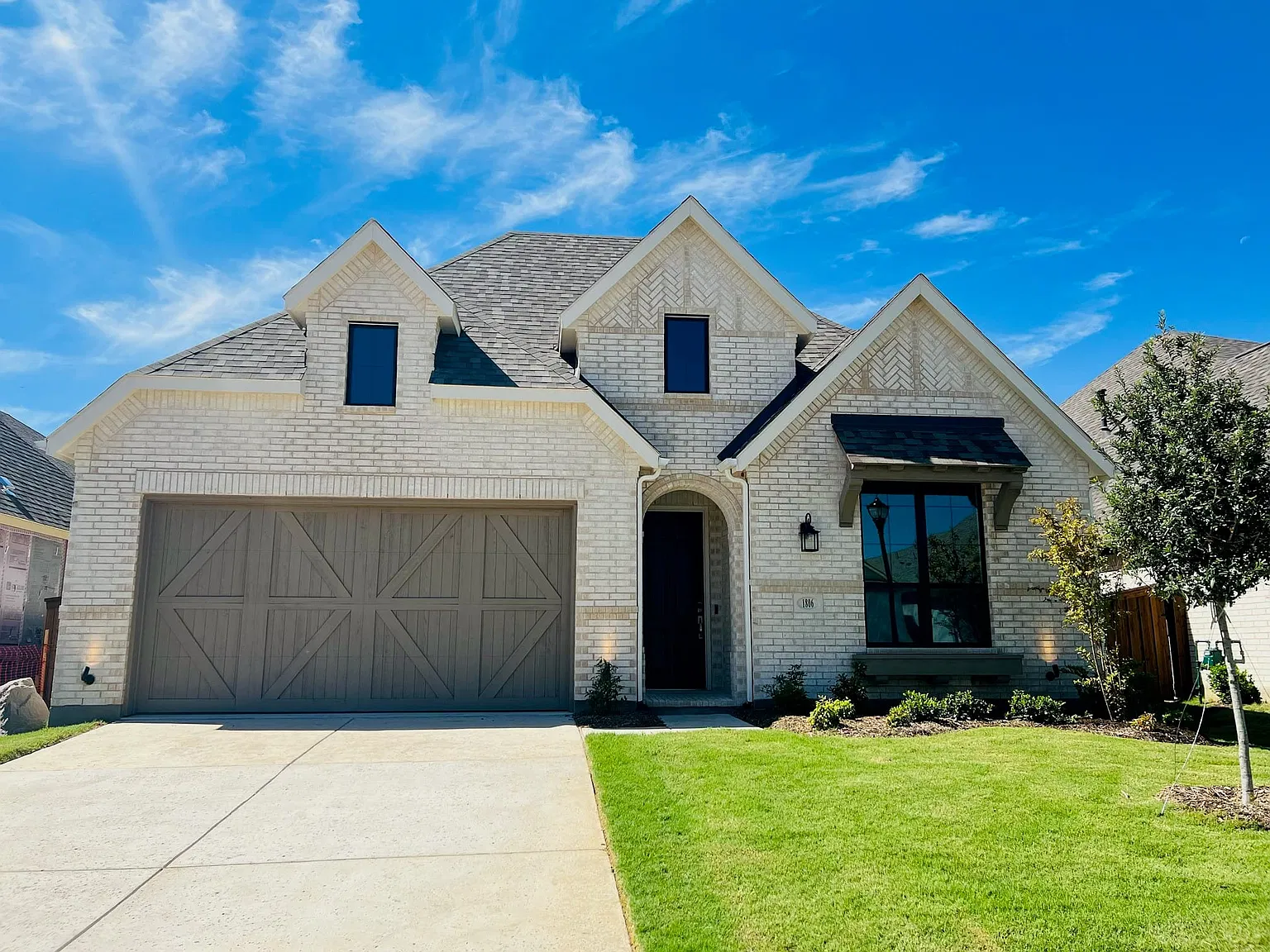 4 bed, 3.0 bath, 2428 sqft, $3,600 — Photo 2