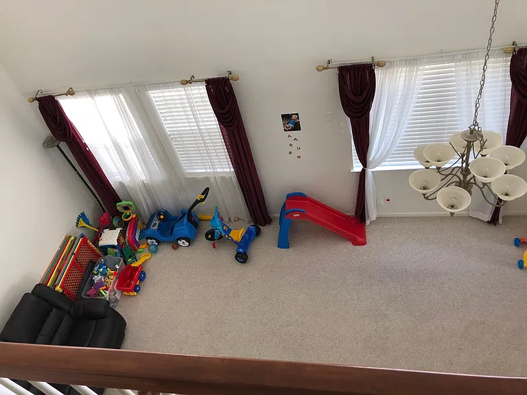 Formal living from aisle (high ceilings)