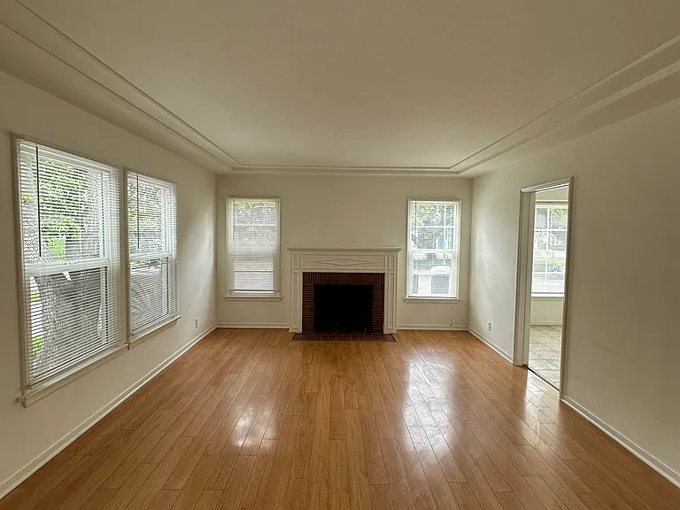 769 E Doran St #769 — Photo 2