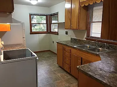 624 Peterson St — Photo 7