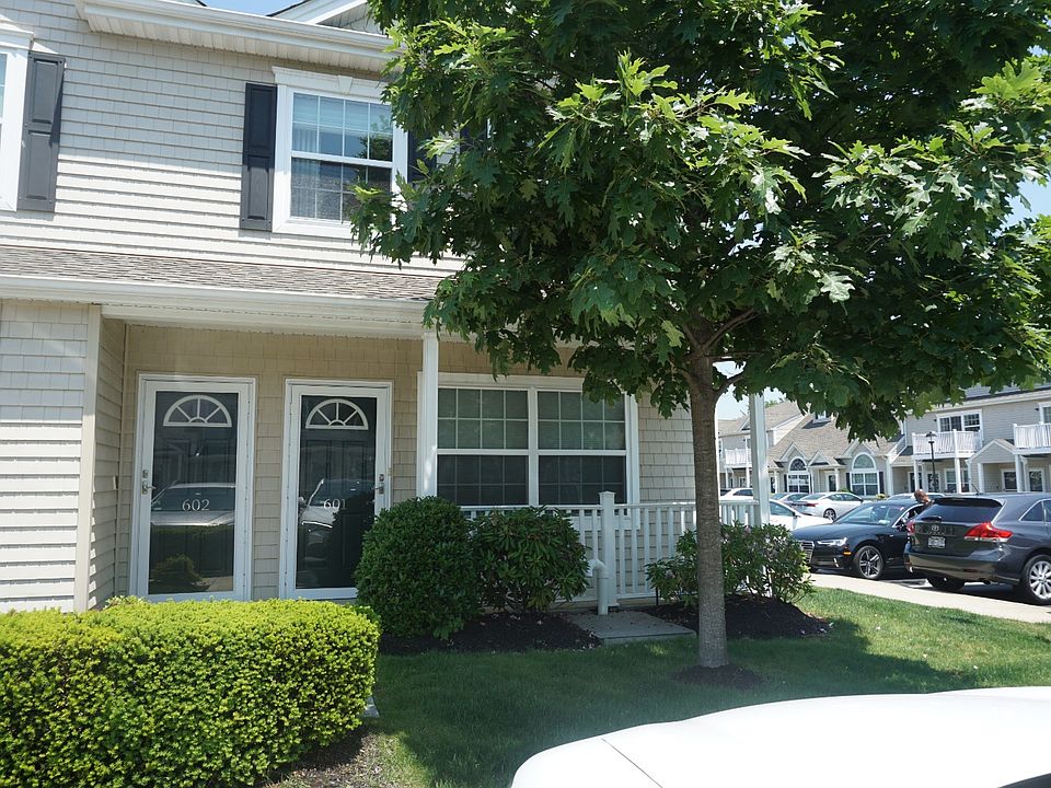 1st image of 602 Willow Ln Floor 2