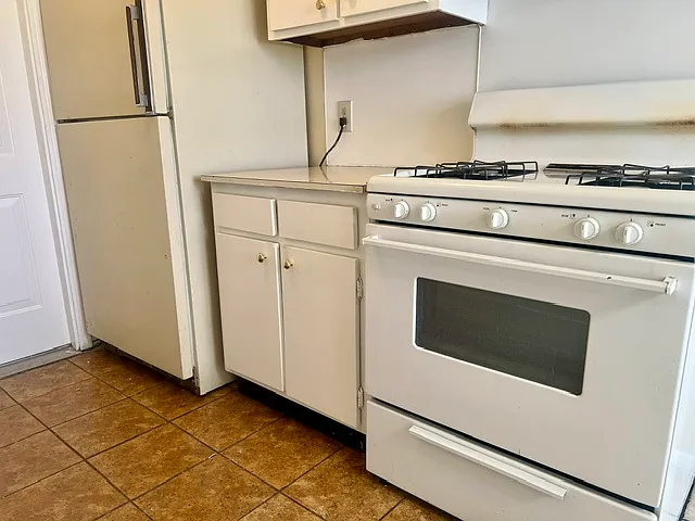 2 bed, 1100 sqft, $1,200 — Photo 3