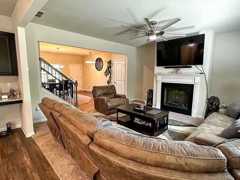 135 Collington Cir — Photo 8