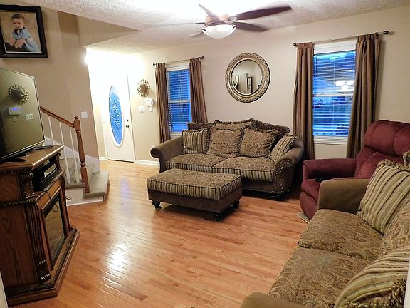 3rd image of 119 Phelps Ct