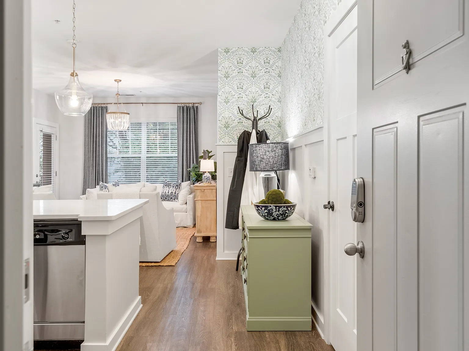 410 Rosedale Ave — Photo 1