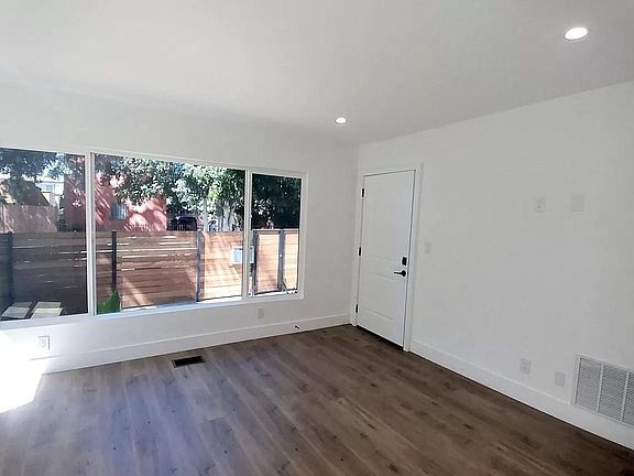 3rd image of 1254 N Citrus Ave