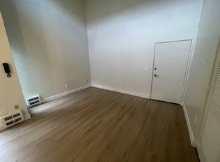 1139 17th Ave APT 8, Seattle, WA 98122