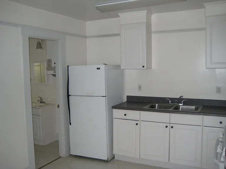 2140 B St — Photo 4