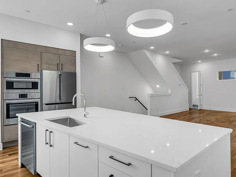 426 W 9th St #108 — Photo 10