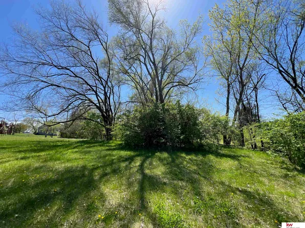 1817 Beaver Lake Blvd, Plattsmouth, NE 68048