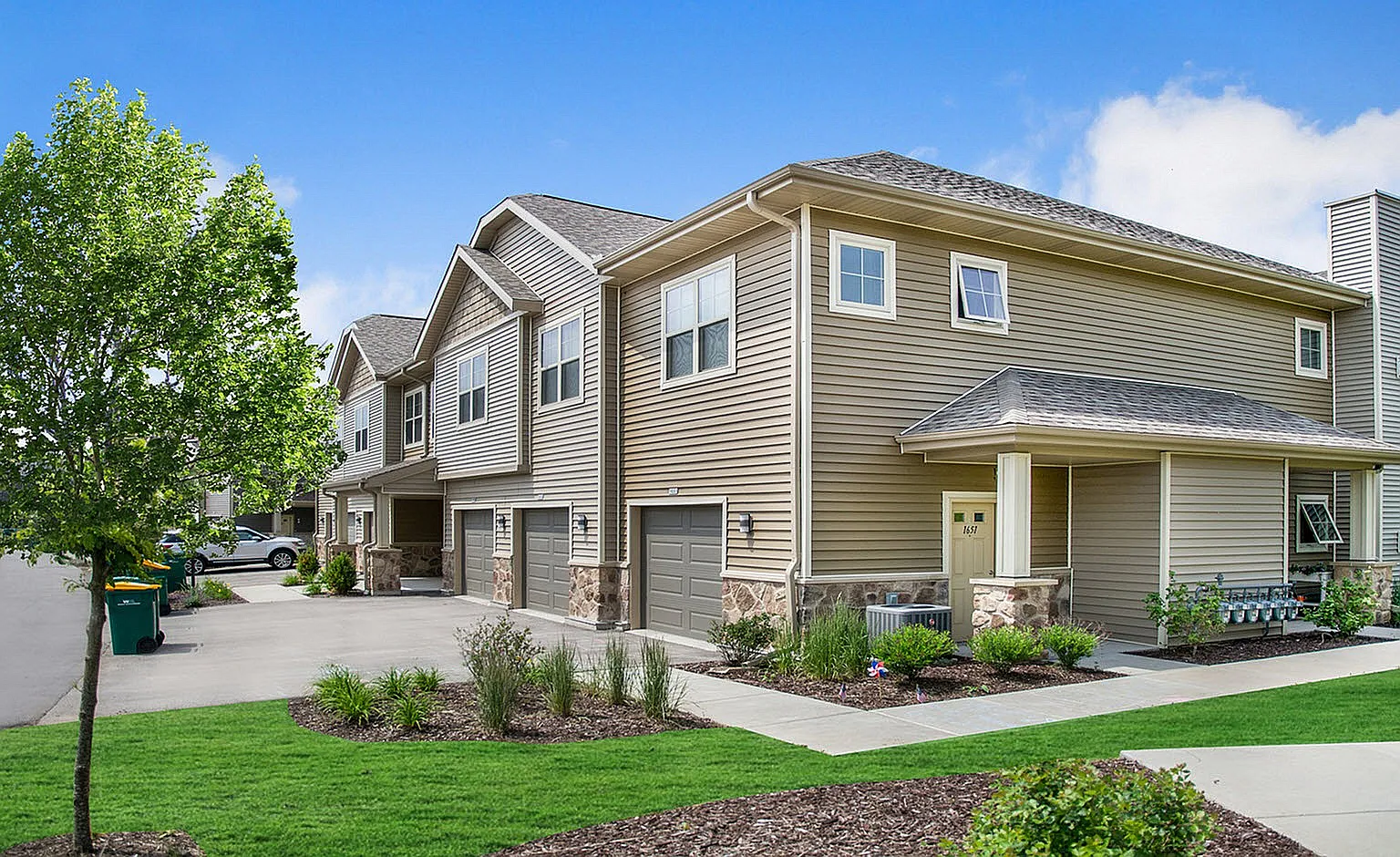 High Bluff Townhomes — Photo 1