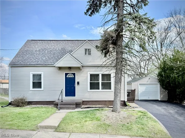 1331 Sunrise Dr, Akron, OH 44307