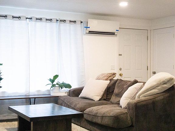 4th image of 11618 111th Ave E #11620