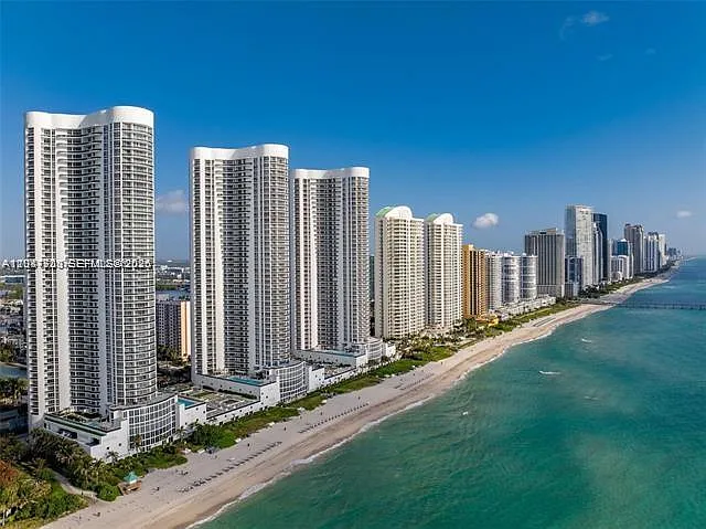 Tdr Tower I Condo — Photo 1