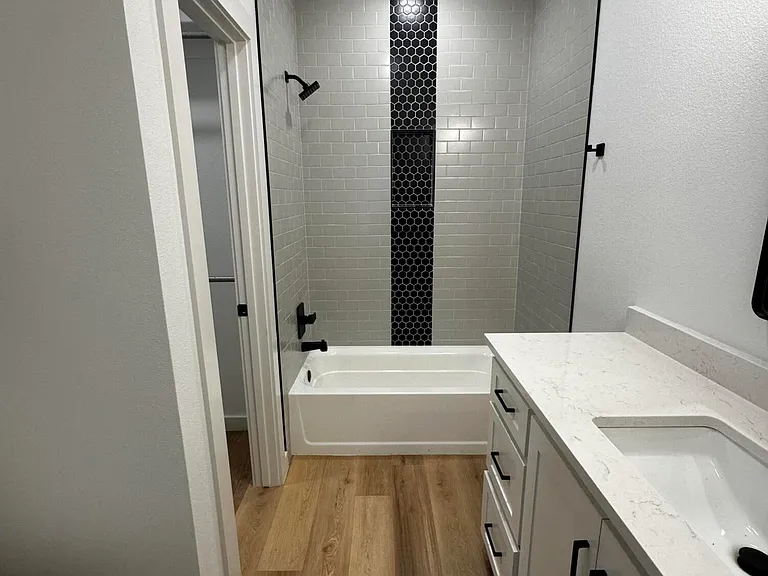 1207 Corpus Ave #A — Photo 11