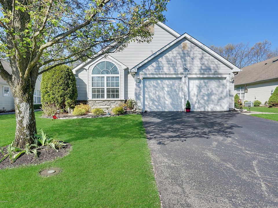 1st image of 12 Wellington Ln