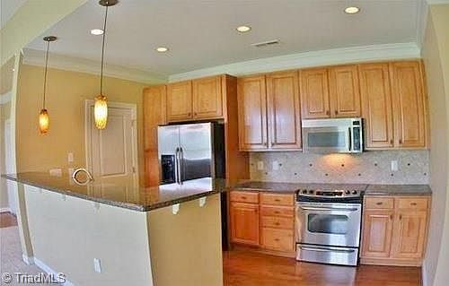 5th image of 104-302 Sunset Cir