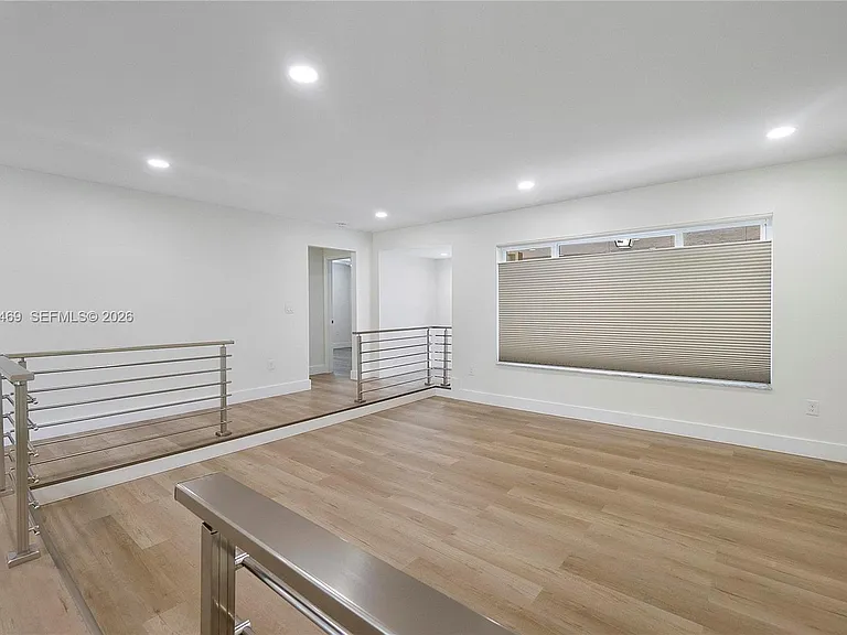4914 SW 90th Ave — Photo 3