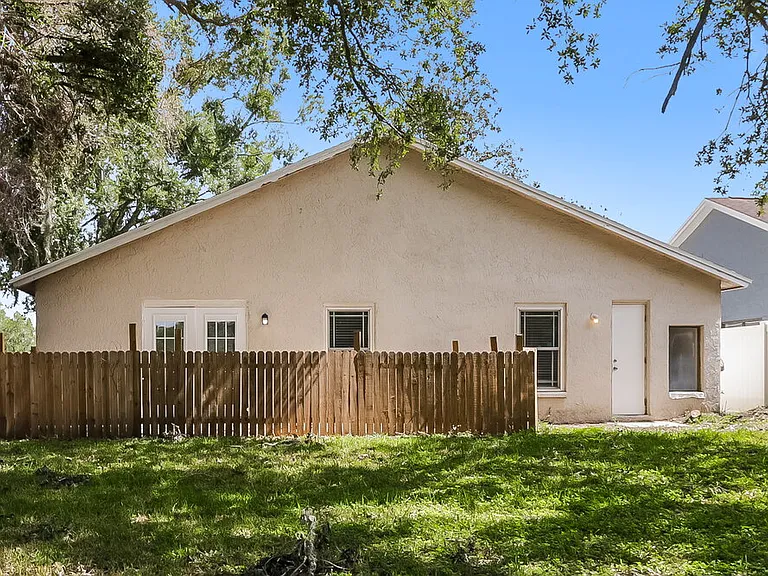 2027 Helm Ln — Photo 15