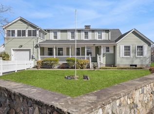 26 Kelly Ct, Kings Park, NY 11754