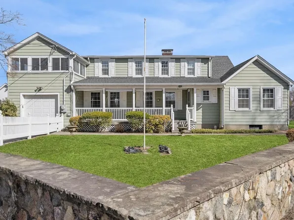 26 Kelly Court, Kings Park, NY 11754