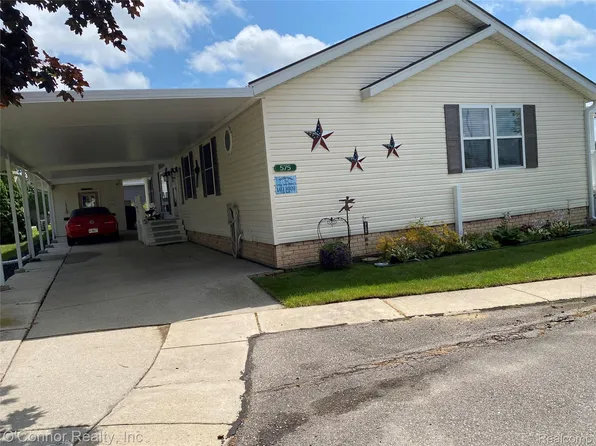 575 Blue Lake Ct, Kimball, MI 48074