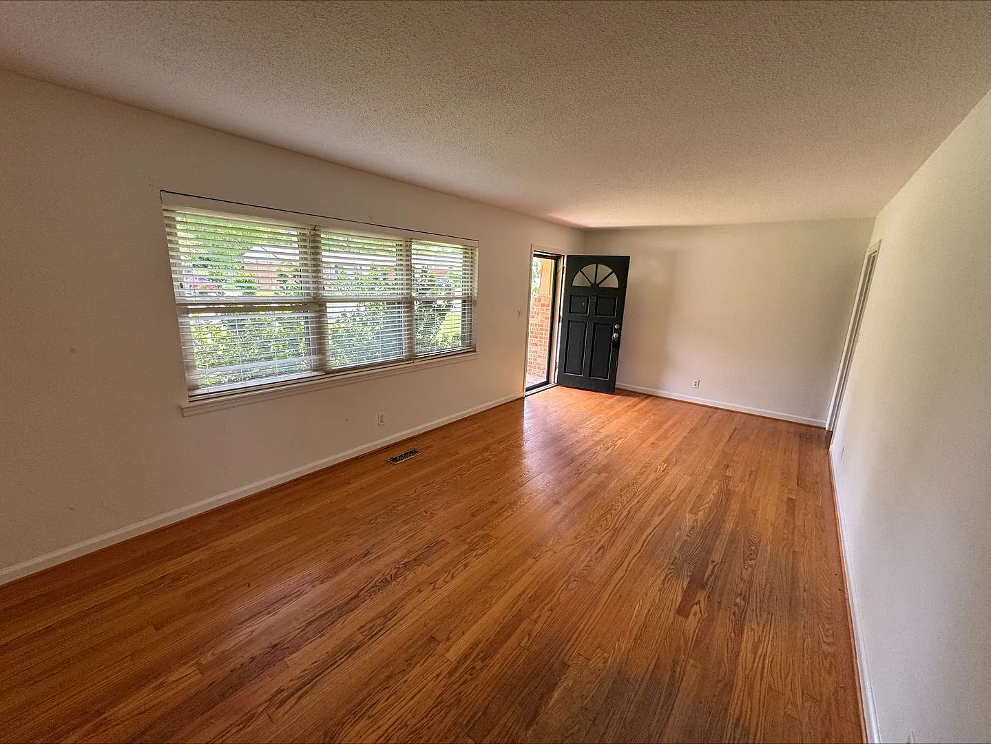 3 Bedroom Home in East Ridge with Fenced Yard! — Photo 3